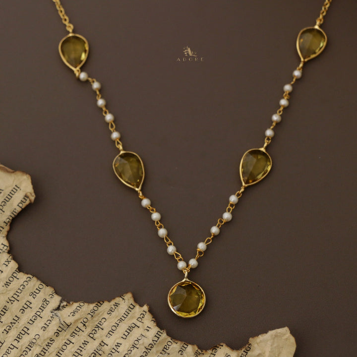 Daysha Glossy Pearl Neckpiece