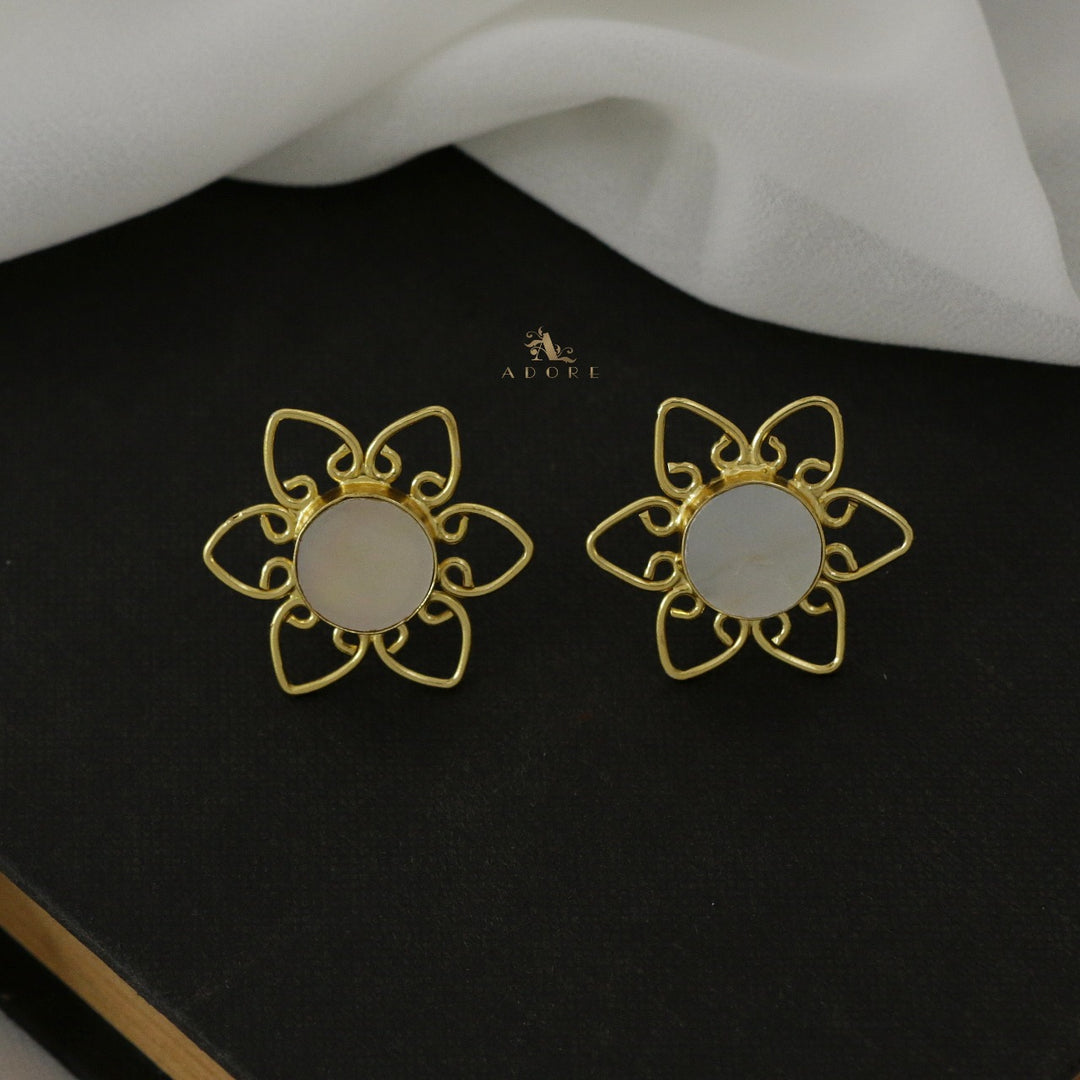 Flower Round MOP Earring