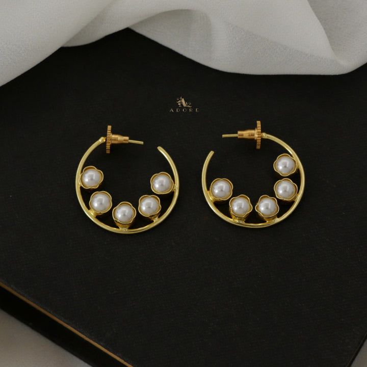 Ariadna  Round 5 Pearl  Earring