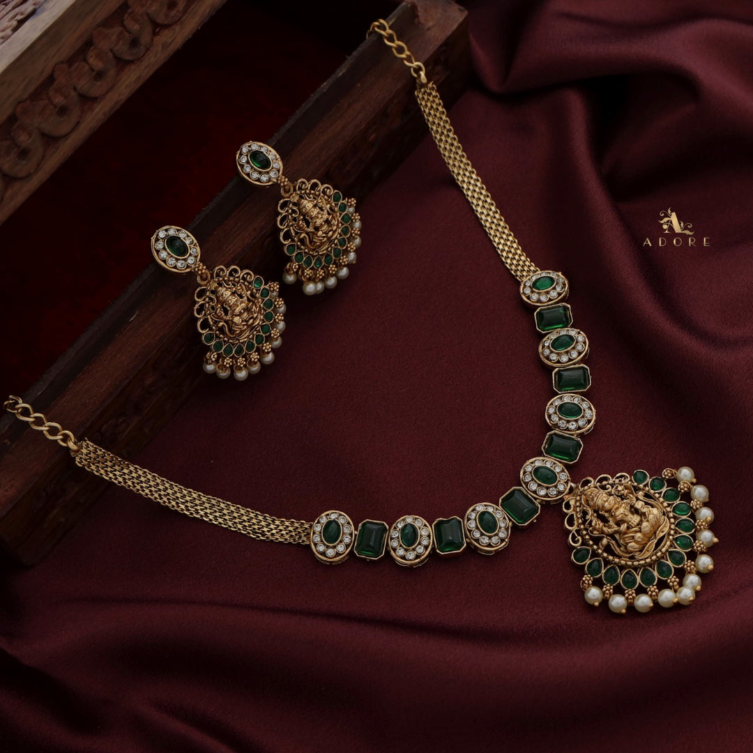 Aaditeya Pearl Neckpiece With Earring
