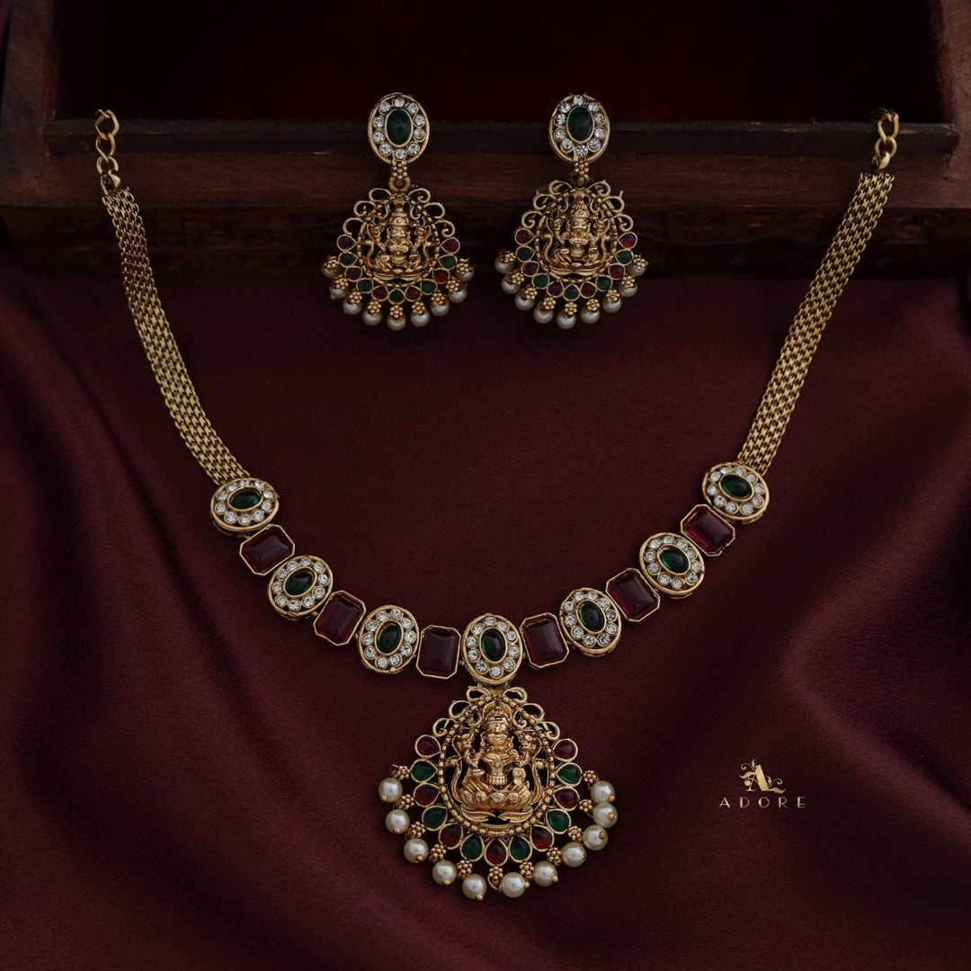 Aaditeya Pearl Neckpiece With Earring