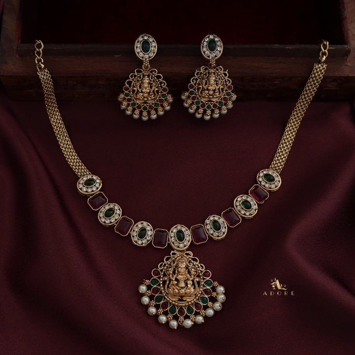 Aaditeya Pearl Neckpiece With Earring