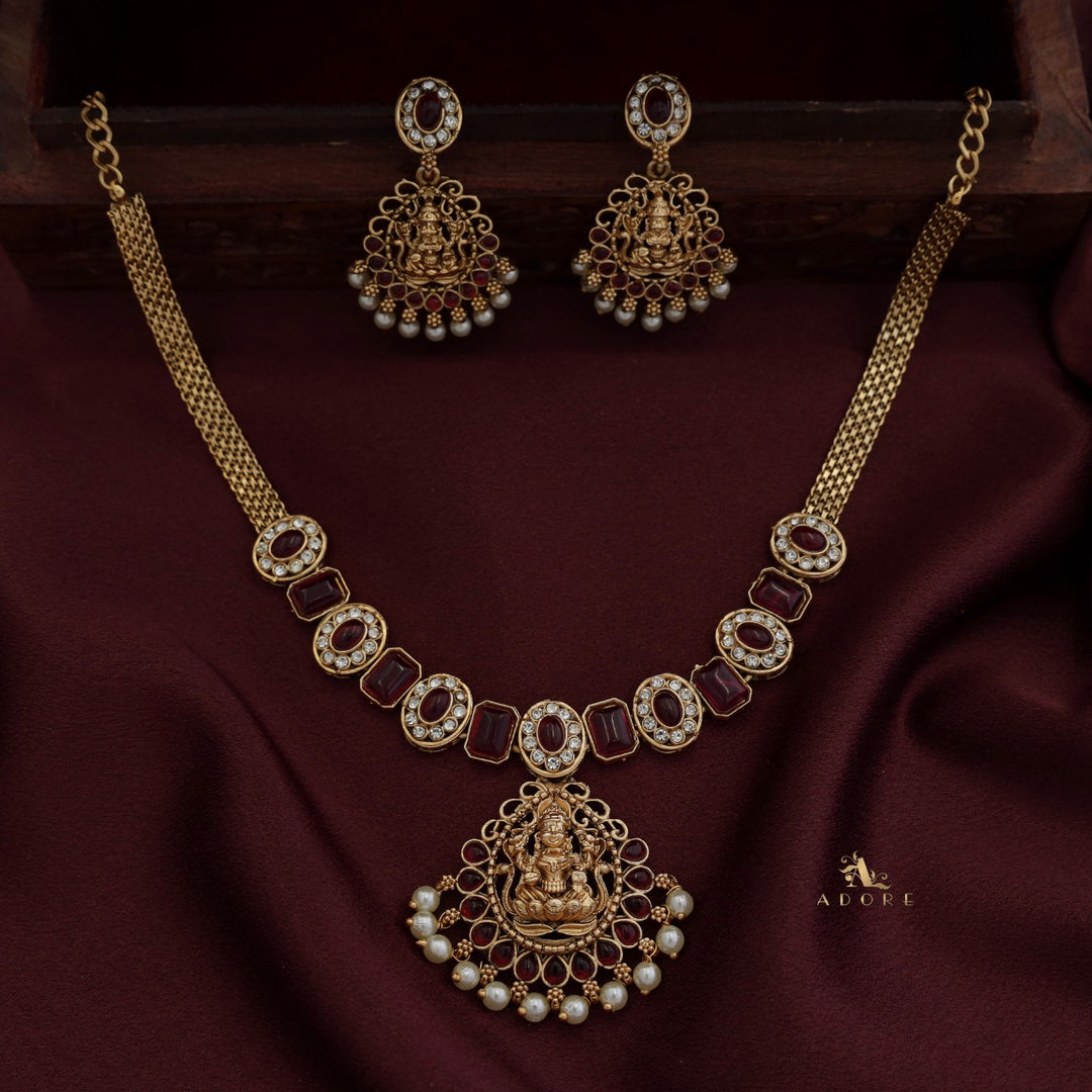 Aaditeya Pearl Neckpiece With Earring