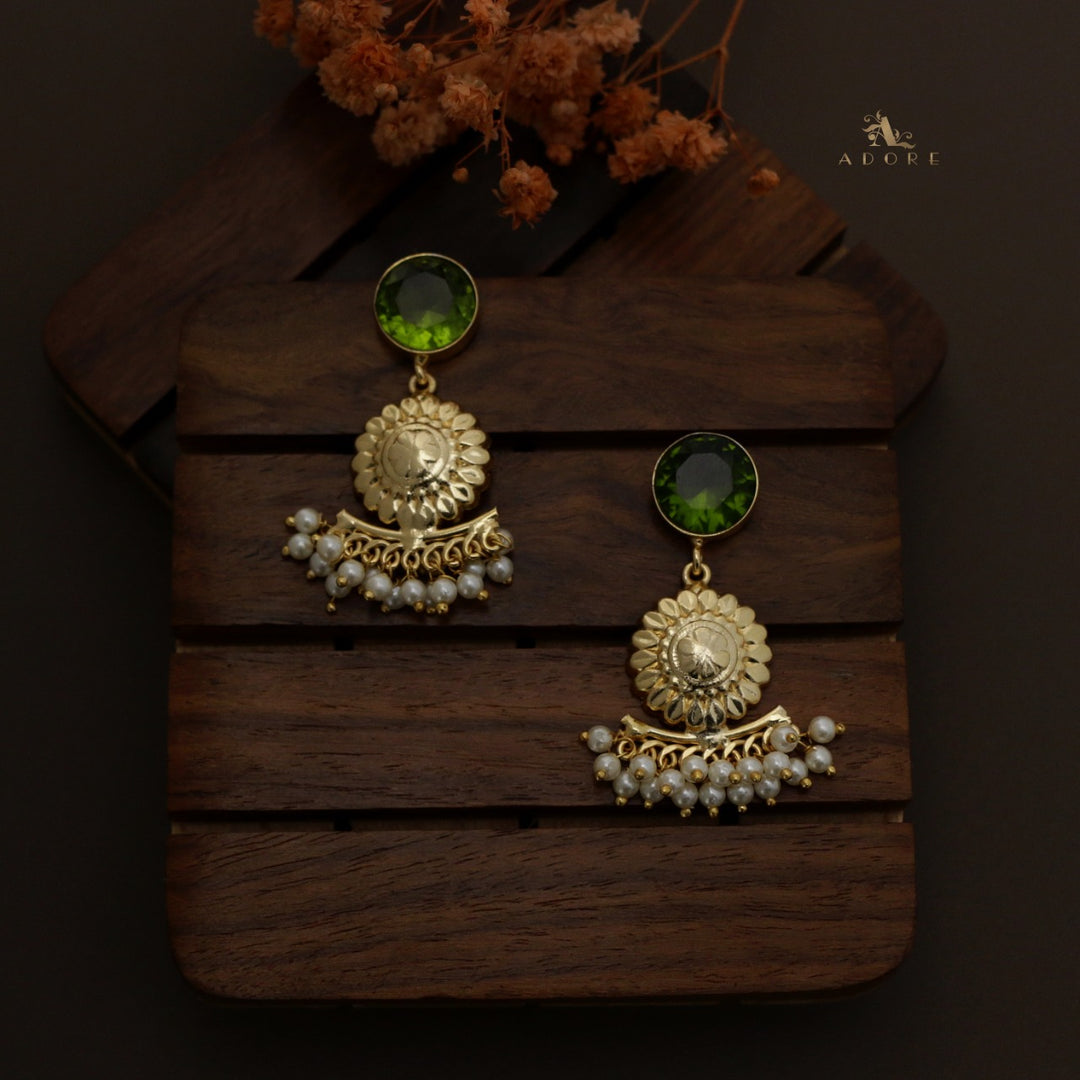 Kanako Glossy Flower Cluster Pearl Earring