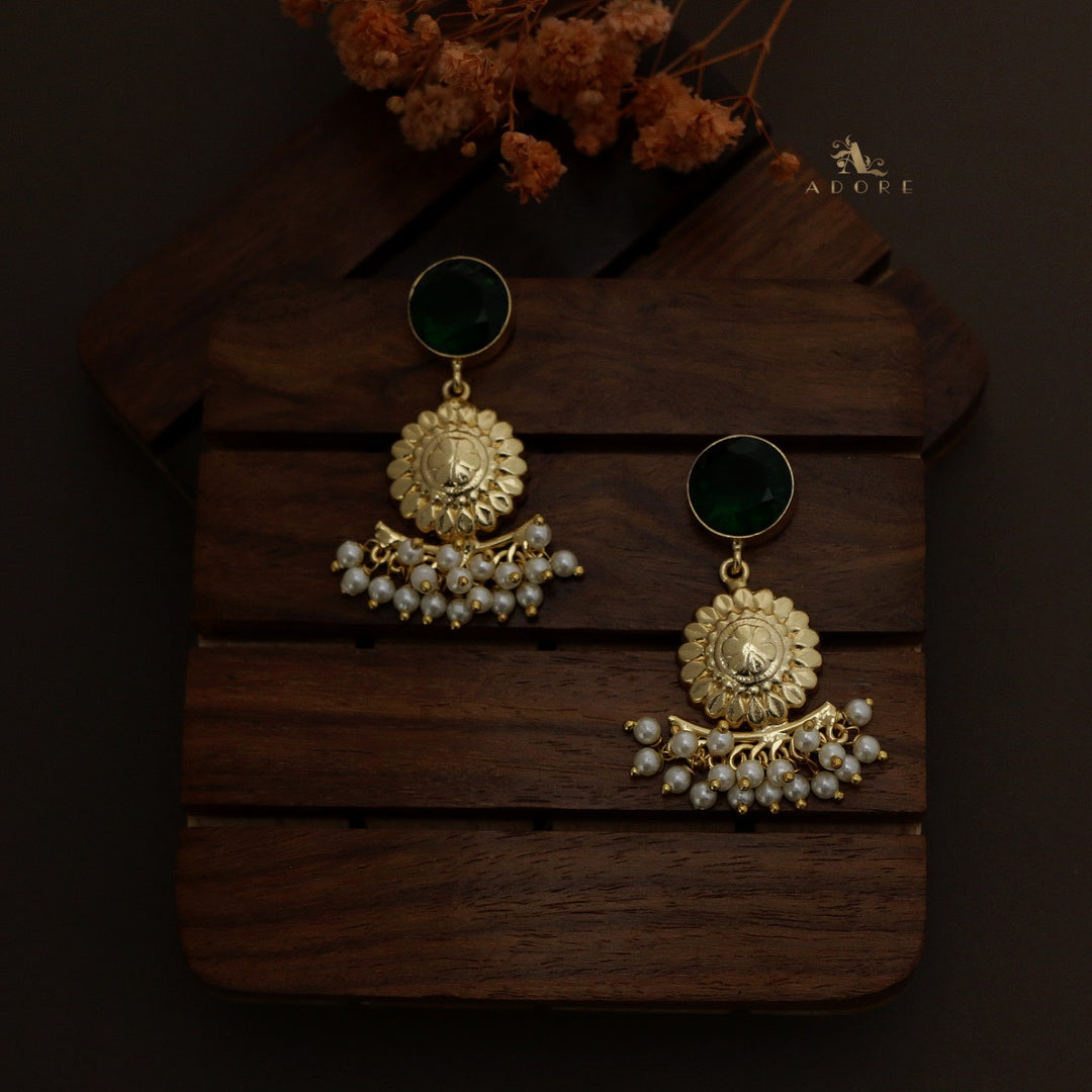 Kanako Glossy Flower Cluster Pearl Earring