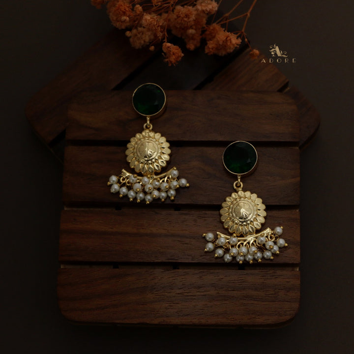Kanako Glossy Flower Cluster Pearl Earring