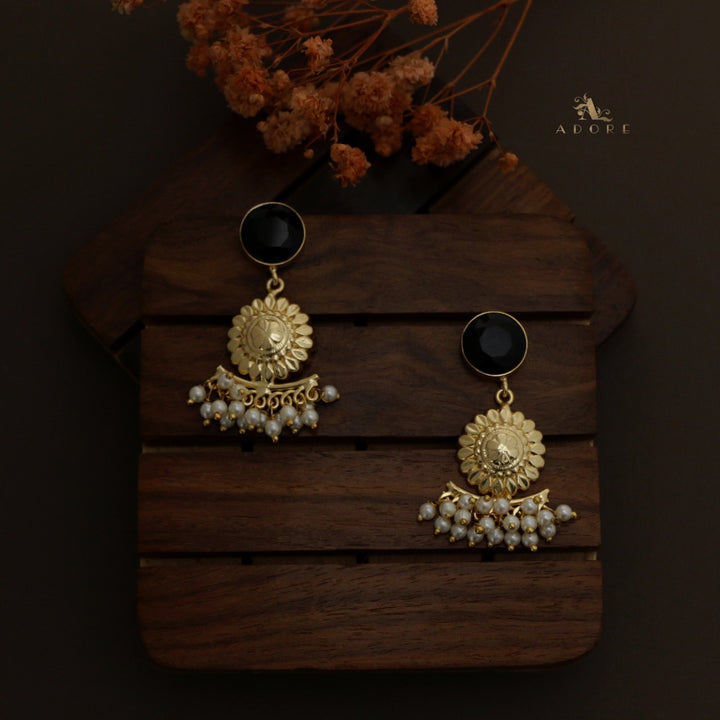 Kanako Glossy Flower Cluster Pearl Earring