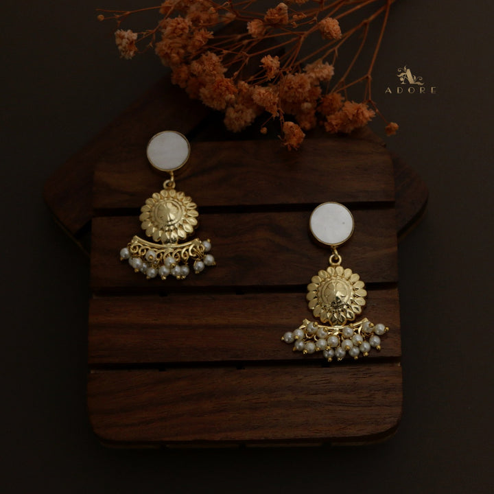 Kanako Glossy Flower Cluster Pearl Earring