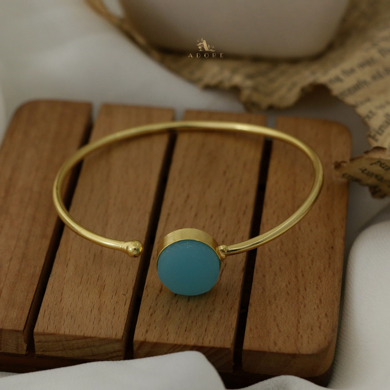 Ainoha Front Open Bangle
