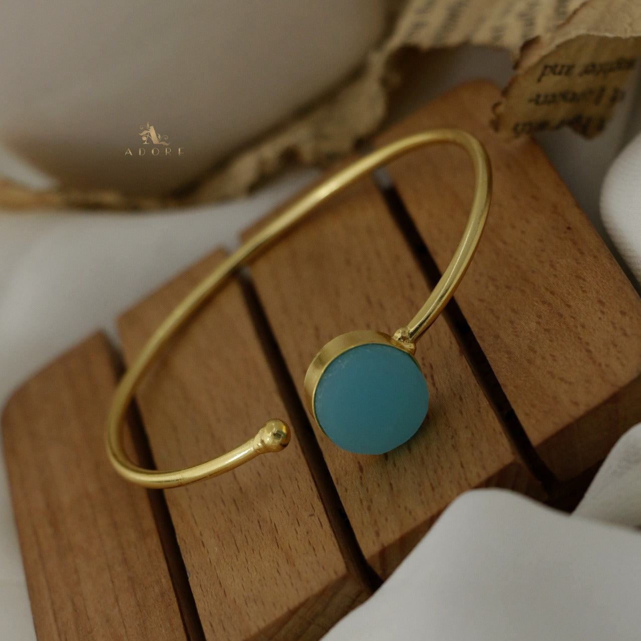 Ainoha Front Open Bangle