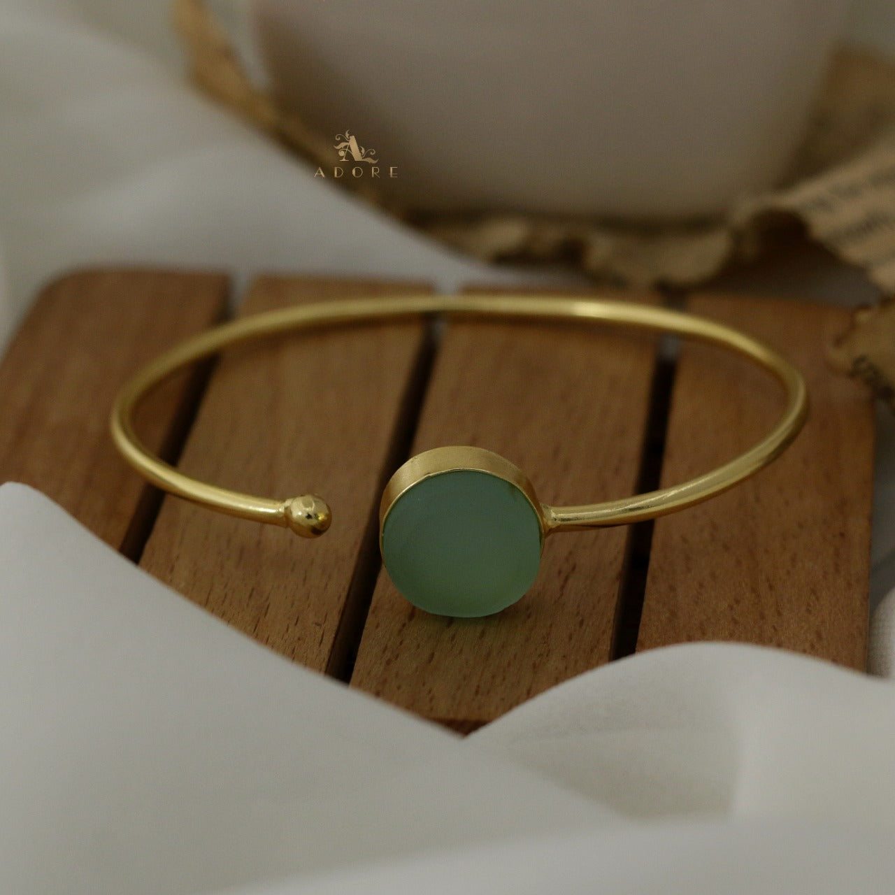 Ainoha Front Open Bangle