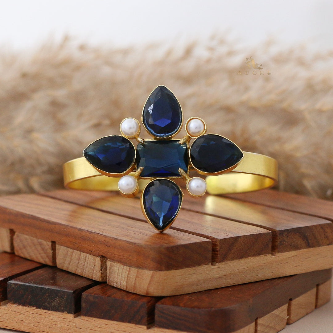 Glossy 4 Leafy Pearl Bangle