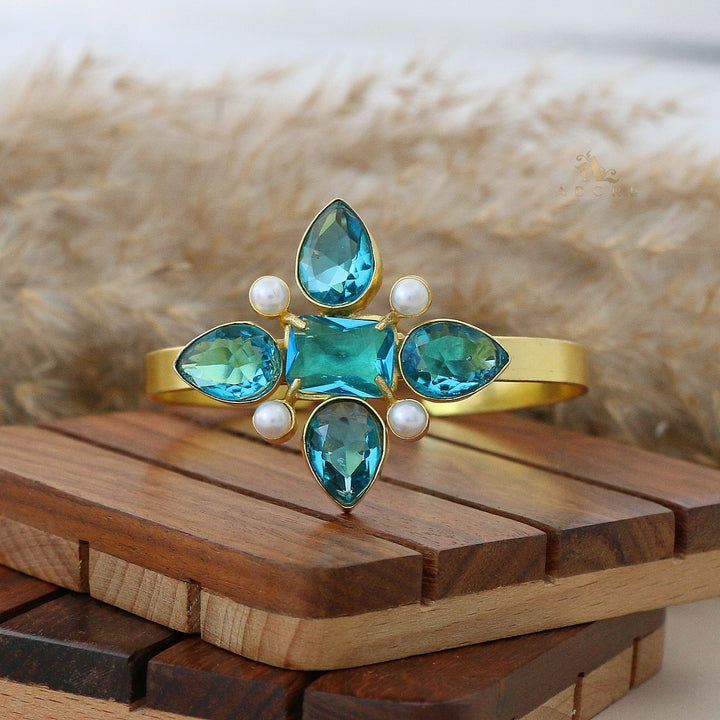 Glossy 4 Leafy Pearl Bangle