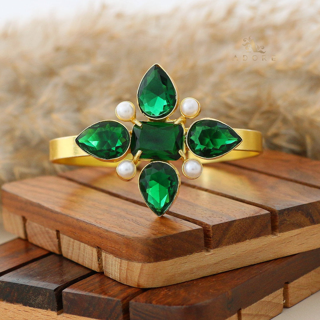 Glossy 4 Leafy Pearl Bangle