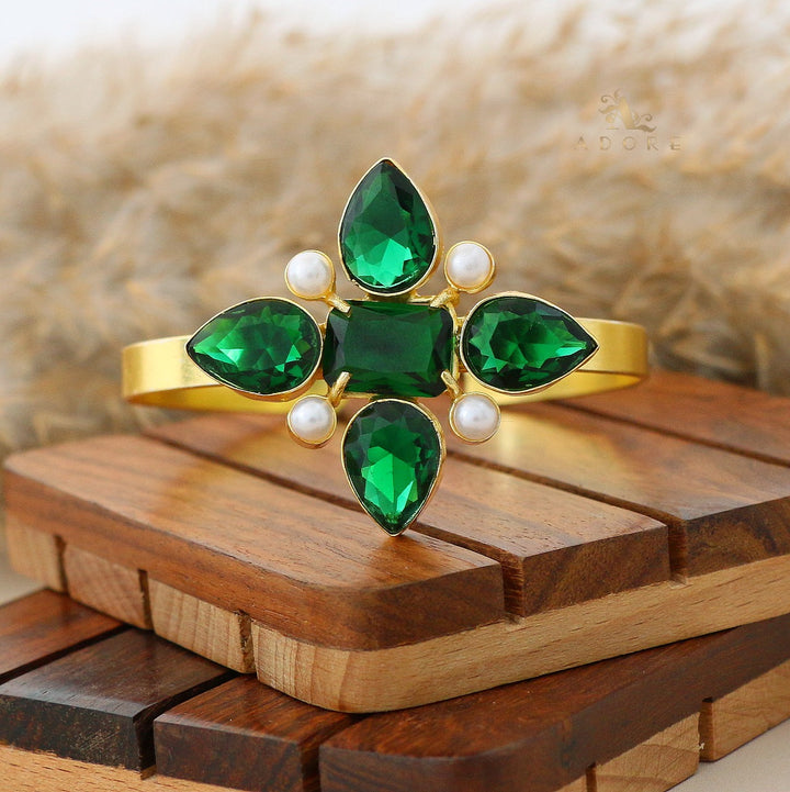 Glossy 4 Leafy Pearl Bangle