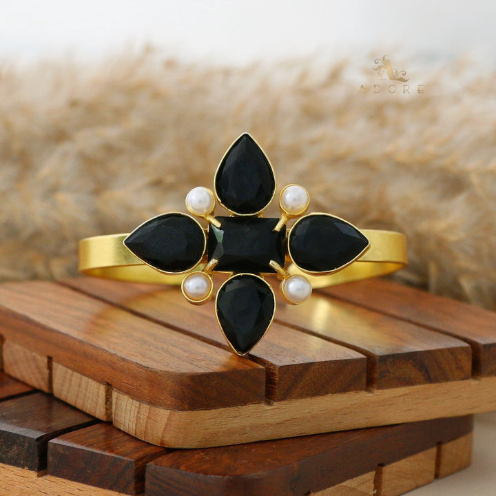 Glossy 4 Leafy Pearl Bangle