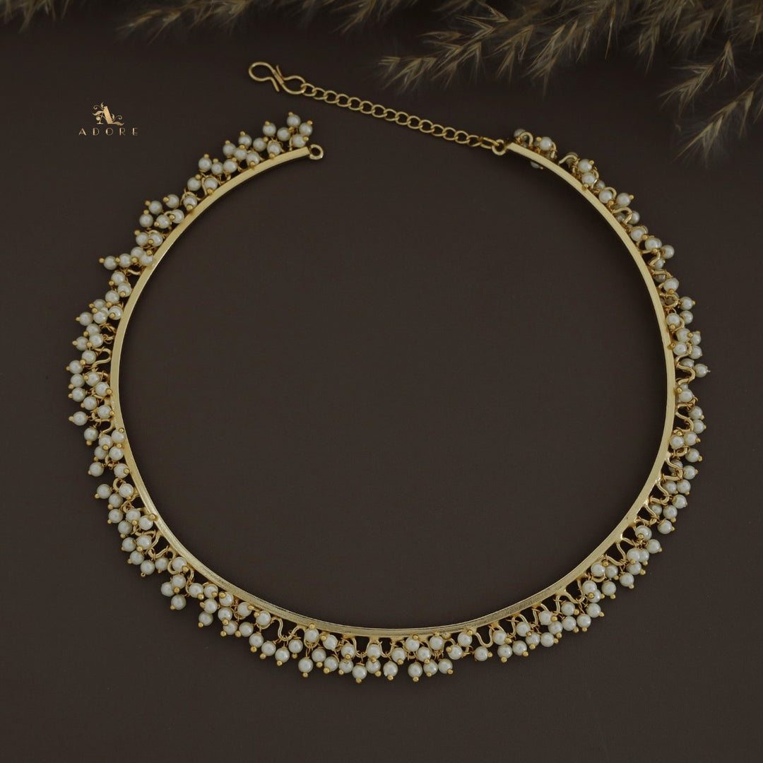 Misika Cluster Pearl Neck Cuff