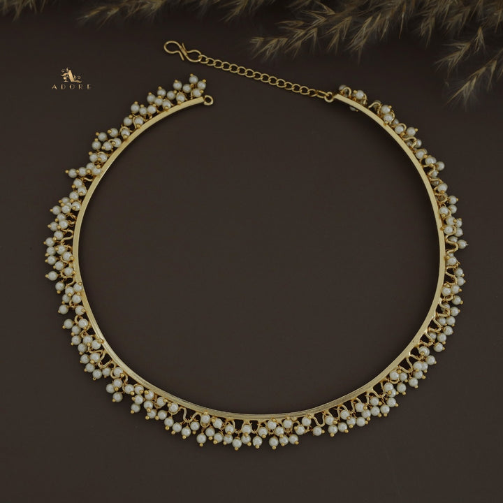 Misika Cluster Pearl Neck Cuff