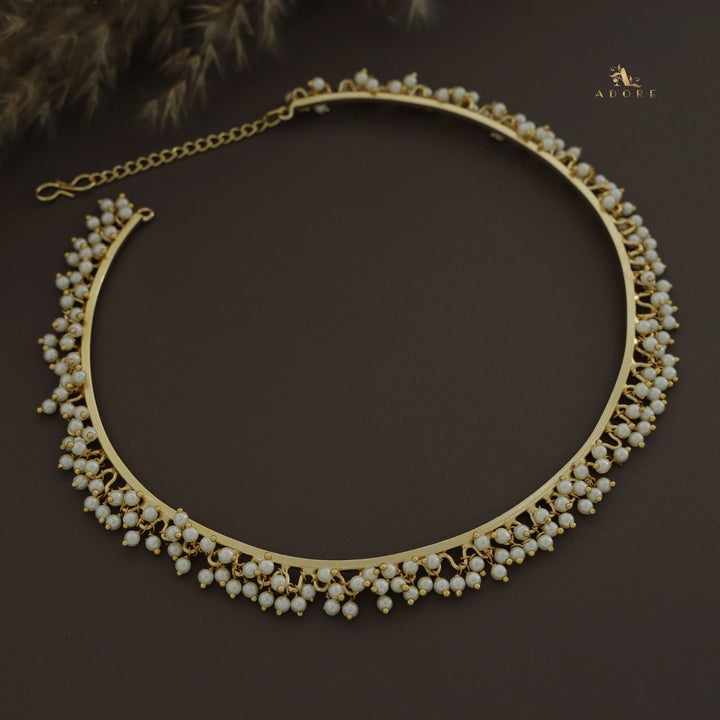 Misika Cluster Pearl Neck Cuff
