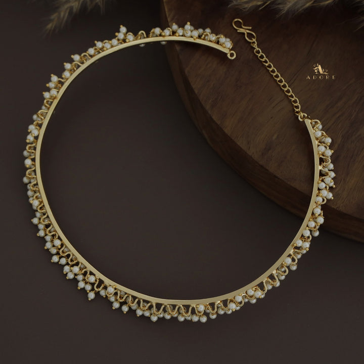 Misika Cluster Pearl Neck Cuff