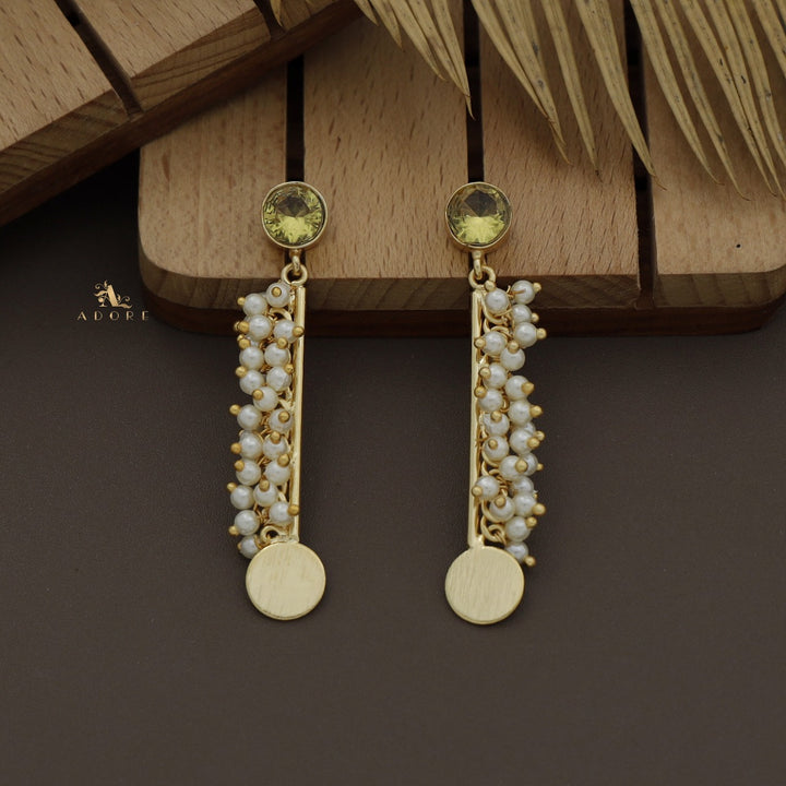 Noxa Cluster Pearl Glossy Earring