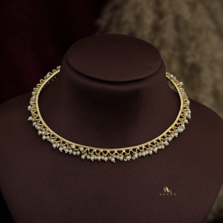 Misika Cluster Pearl Neck Cuff