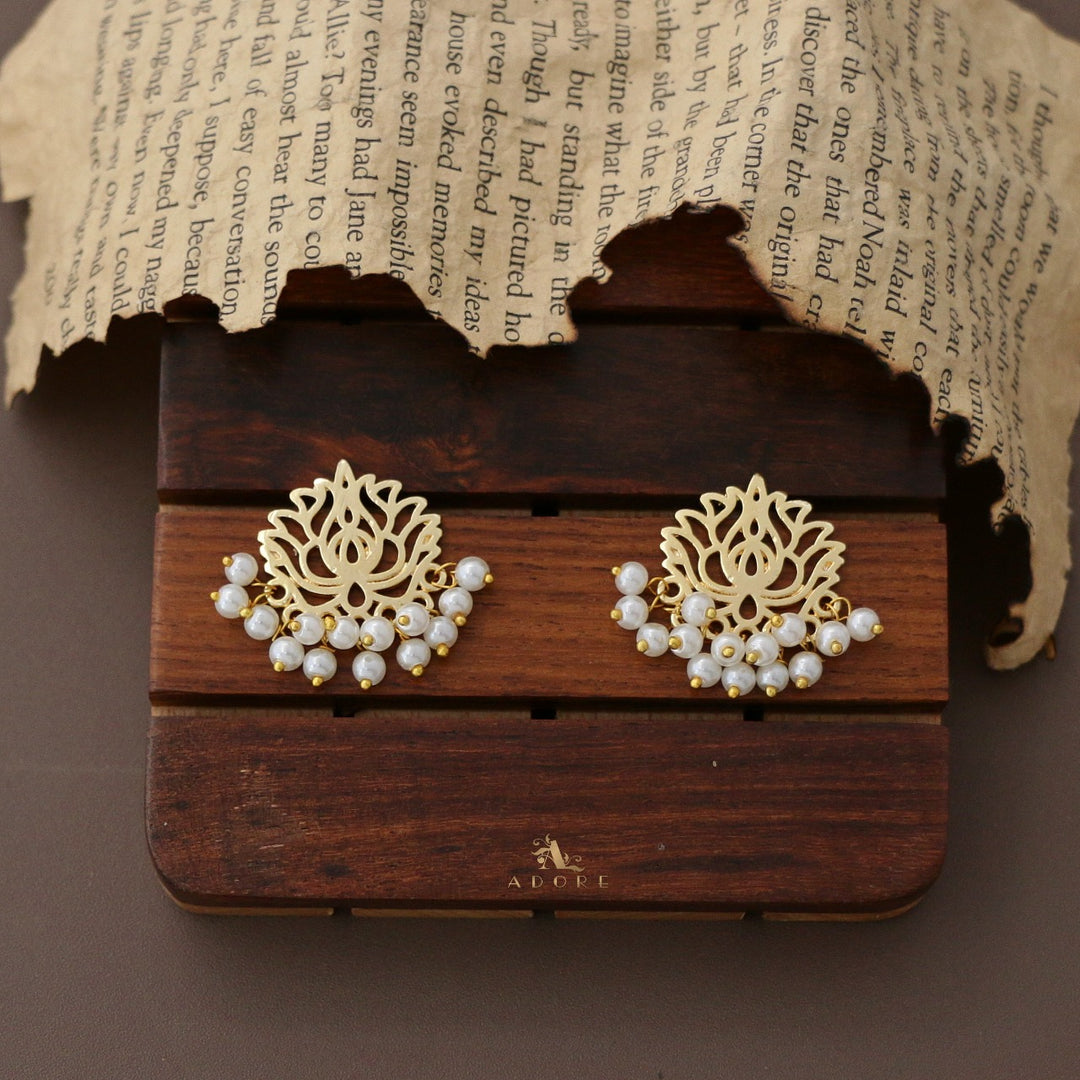 Mini golden Lotus Pearl Earring