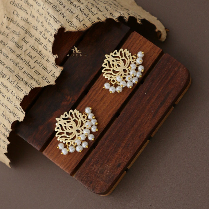 Mini golden Lotus Pearl Earring