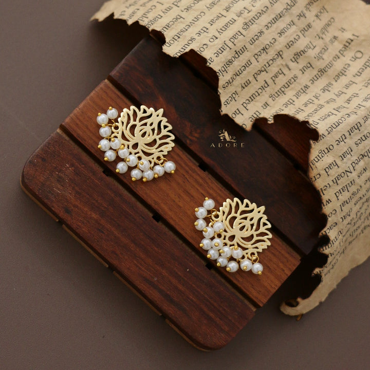 Mini golden Lotus Pearl Earring