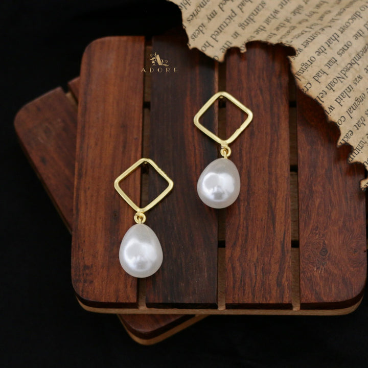 Golden Talon Nawal Diamond Pearl Earring