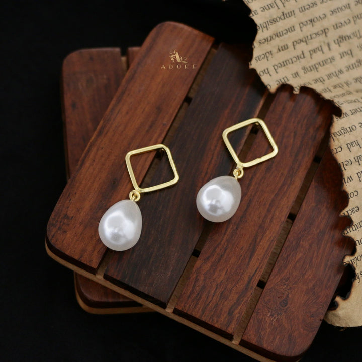 Golden Talon Nawal Diamond Pearl Earring