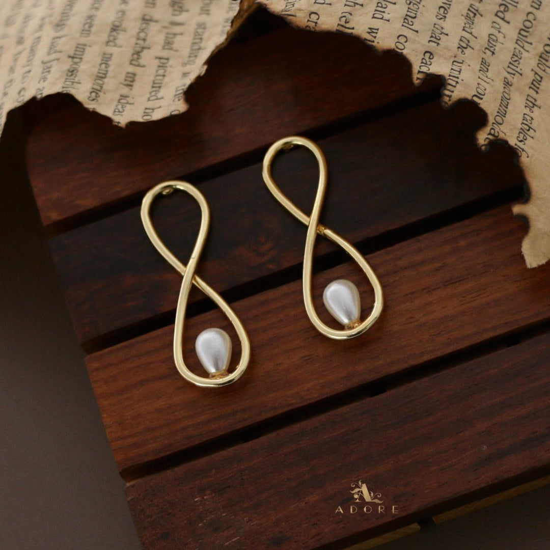 Golden Pearly Infinite Earring