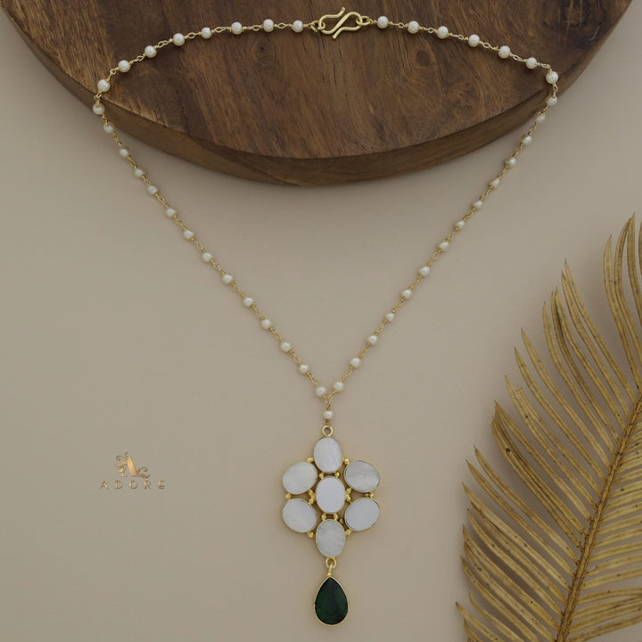 Bryony Flower MOP + Glossy Pearl Neckpiece