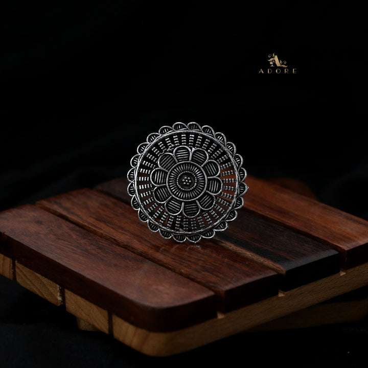 Silver Nelo Flower Ring