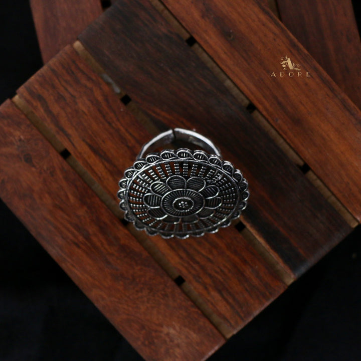Silver Nelo Flower Ring