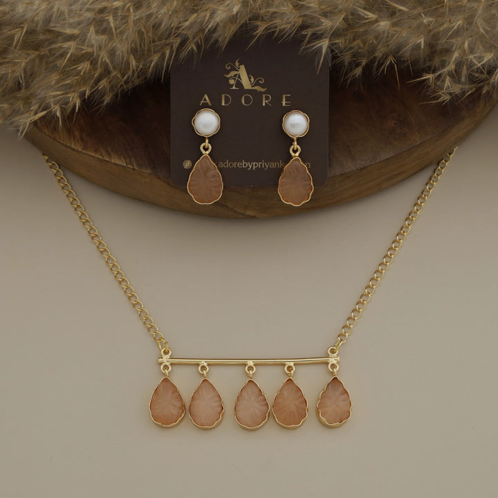 Tapsi 5 Carved Stone Neckpiece With Earring