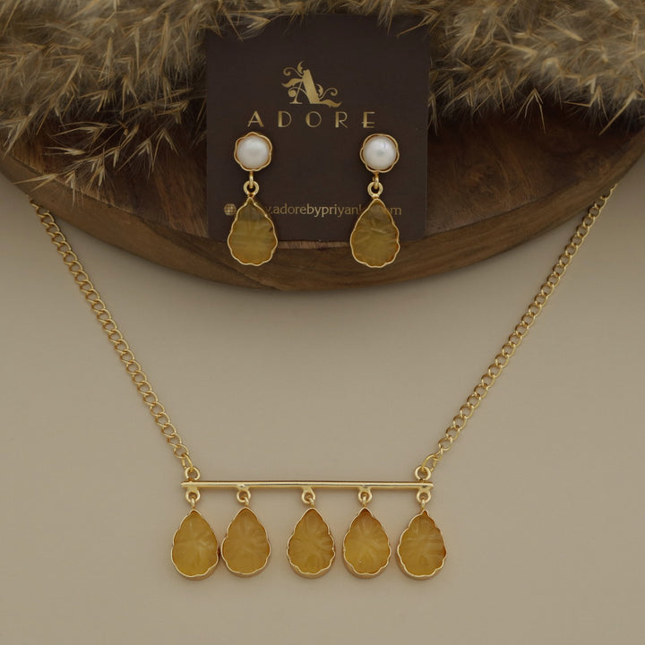 Tapsi 5 Carved Stone Neckpiece With Earring