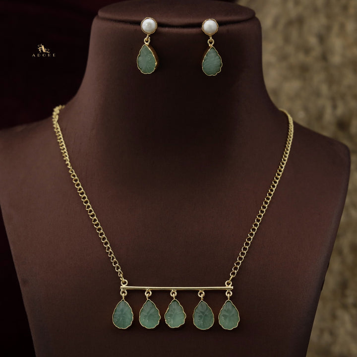 Tapsi 5 Carved Stone Neckpiece With Earring