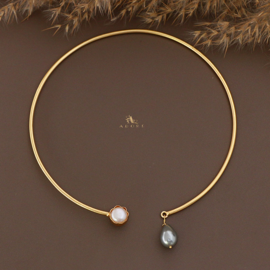 Lexa Pearly Neck Cuff