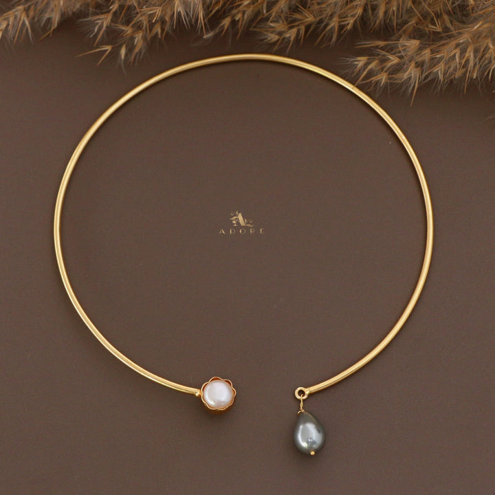 Lexa Pearly Neck Cuff