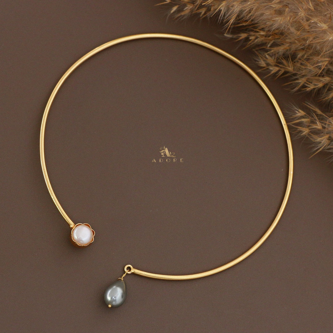 Lexa Pearly Neck Cuff
