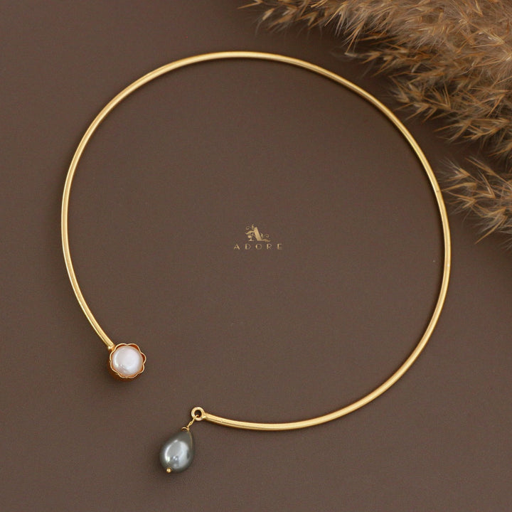 Lexa Pearly Neck Cuff