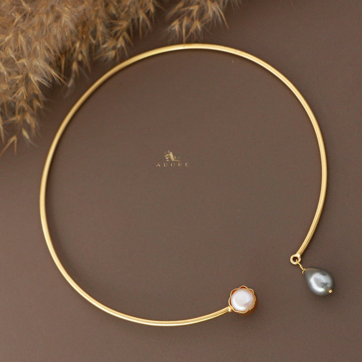 Lexa Pearly Neck Cuff