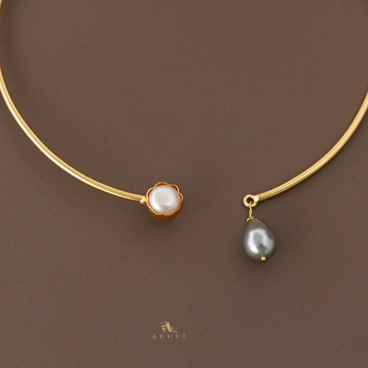 Lexa Pearly Neck Cuff