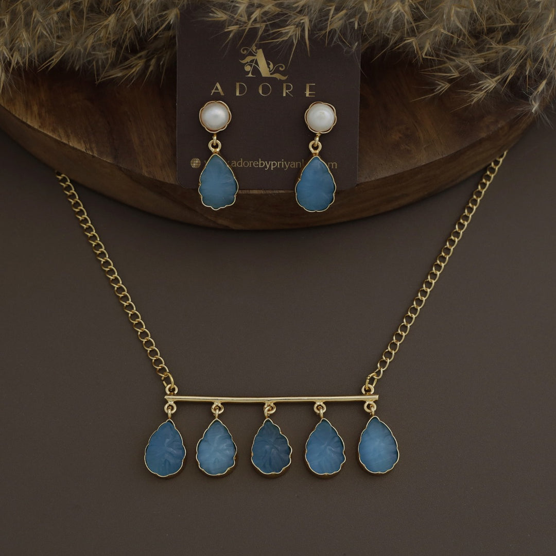 Tapsi 5 Carved Stone Neckpiece With Earring