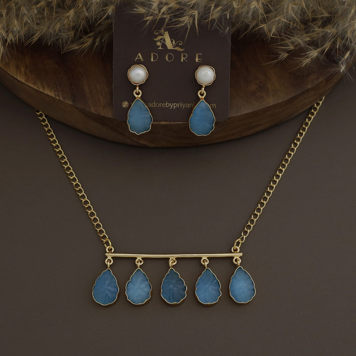 Tapsi 5 Carved Stone Neckpiece With Earring