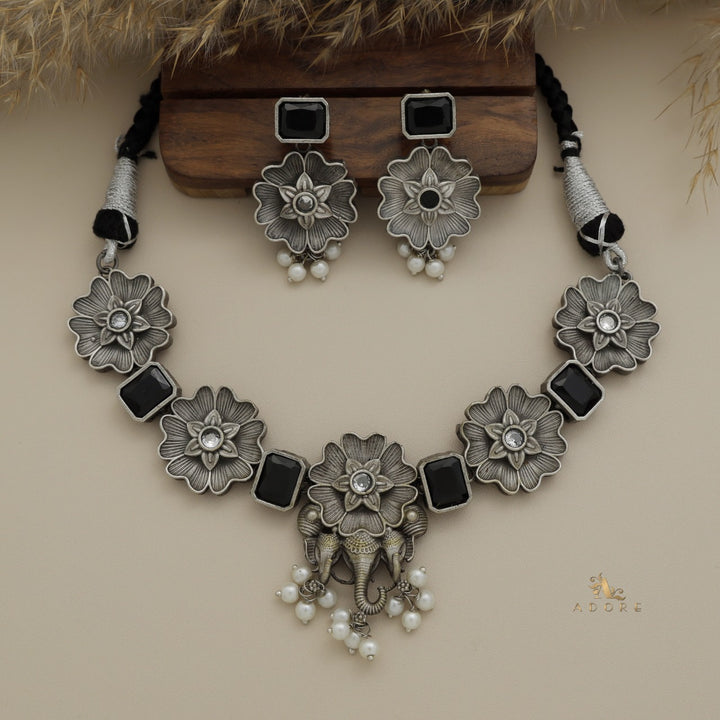 Hazzer Flower Neckpiece With Earring
