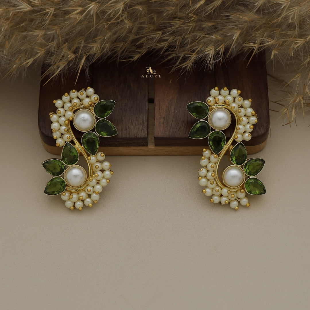 Glossy Flora Clustered Pearl Earring