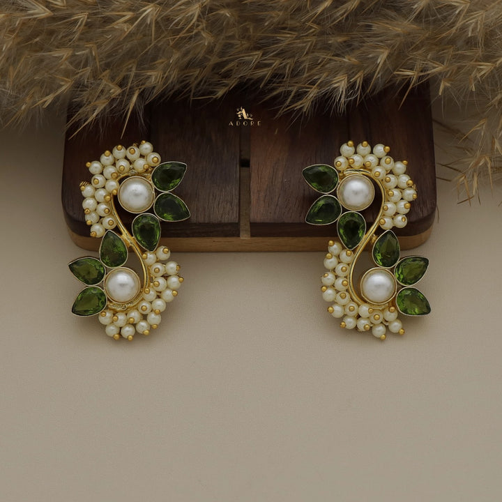 Glossy Flora Clustered Pearl Earring