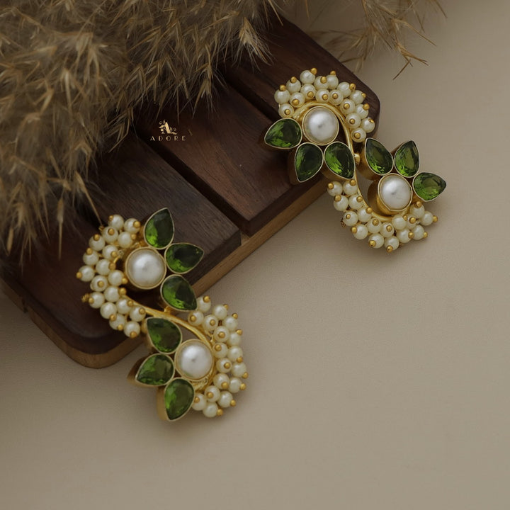 Glossy Flora Clustered Pearl Earring